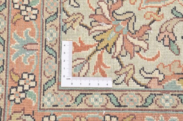 Kashmir Oriental Rug 212 × 307 cm, Silk, hand-knotted — view 4 Kashmir Oriental Rug 212 × 307 cm, Silk, hand-knotted — view 4