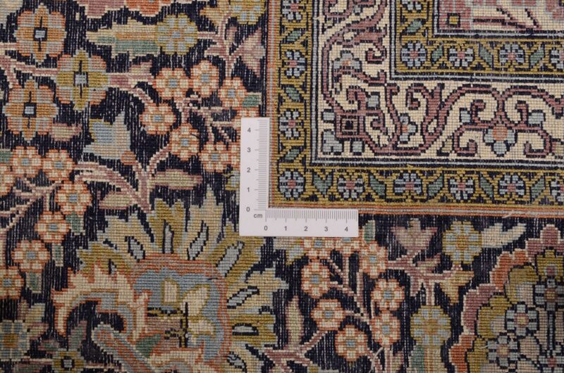 Kashmir Oriental Rug 216 × 299 cm, Silk, hand-knotted — view 3