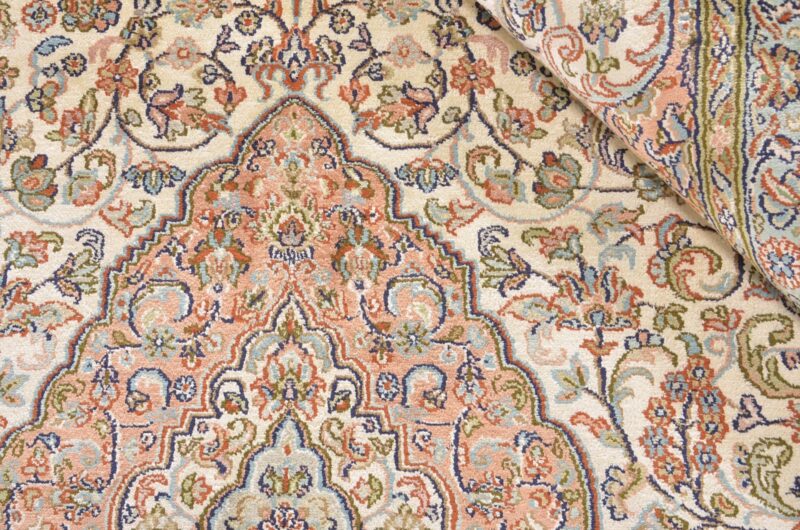 Kashmir Oriental Rug 216 × 311 cm, Silk, hand-knotted — view 4