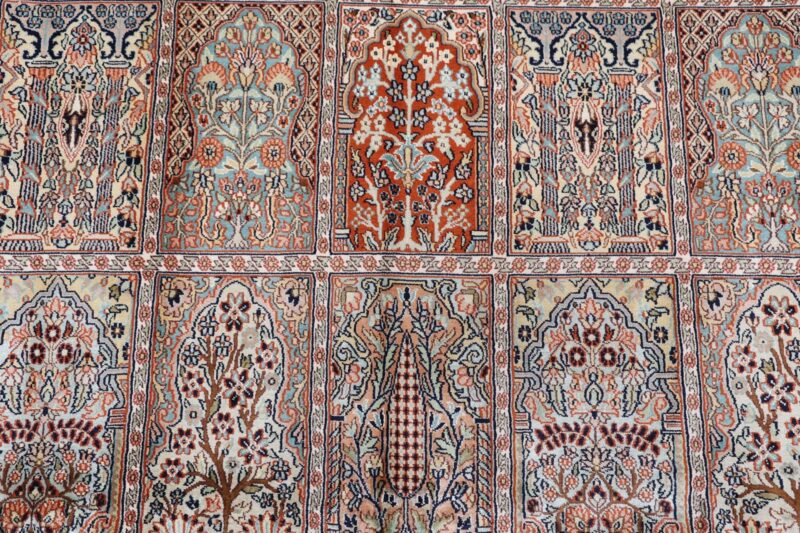 Kashmir Oriental Rug 244 × 342 cm, Silk, hand-knotted — view 9