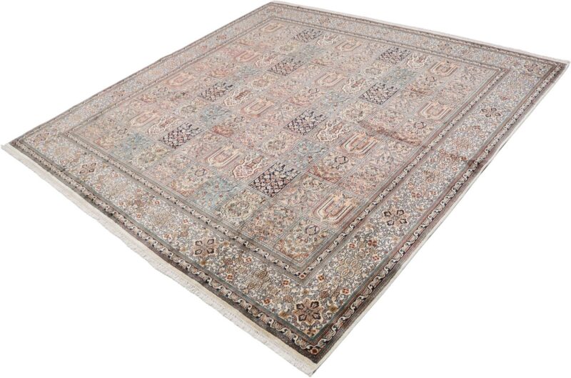 Kashmir Oriental Rug 245 × 245 cm, Silk, hand-knotted — view 3 Kashmir Oriental Rug 245 × 245 cm, Silk, hand-knotted — view 3