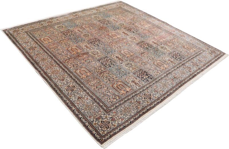 Kashmir Oriental Rug 245 × 245 cm, Silk, hand-knotted — view 4 Kashmir Oriental Rug 245 × 245 cm, Silk, hand-knotted — view 4