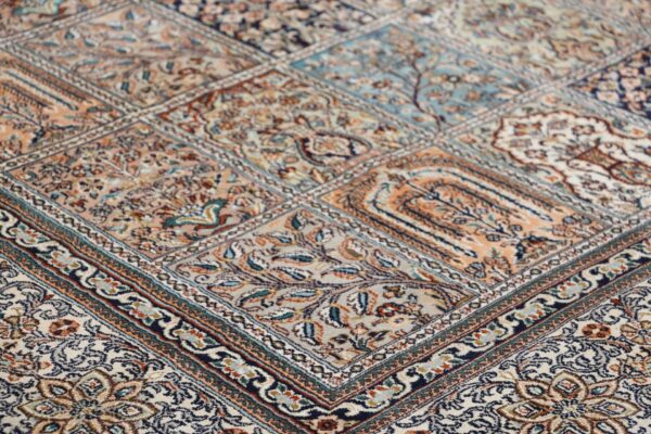Kashmir Oriental Rug 245 × 245 cm, Silk, hand-knotted — view 5 Kashmir Oriental Rug 245 × 245 cm, Silk, hand-knotted — view 5