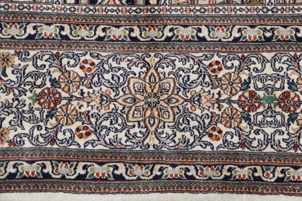 Kashmir Oriental Rug 245 × 245 cm, Silk, hand-knotted — view 8 Kashmir Oriental Rug 245 × 245 cm, Silk, hand-knotted — view 8