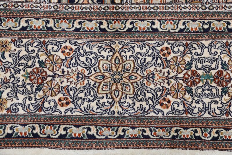 Kashmir Oriental Rug 245 × 245 cm, Silk, hand-knotted — view 8 Kashmir Oriental Rug 245 × 245 cm, Silk, hand-knotted — view 8