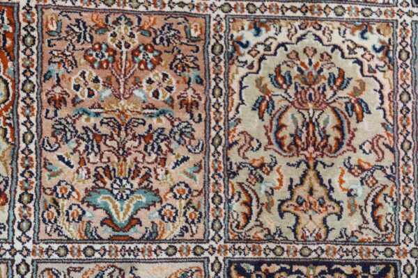 Kashmir Oriental Rug 245 × 245 cm, Silk, hand-knotted — view 9 Kashmir Oriental Rug 245 × 245 cm, Silk, hand-knotted — view 9