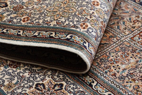 Kashmir Oriental Rug 245 × 245 cm, Silk, hand-knotted — view 10 Kashmir Oriental Rug 245 × 245 cm, Silk, hand-knotted — view 10