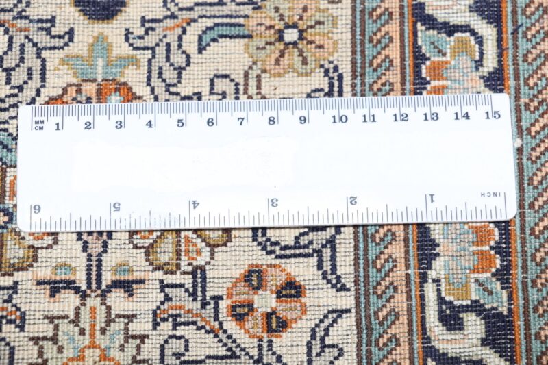 Kashmir Oriental Rug 245 × 245 cm, Silk, hand-knotted — view 11 Kashmir Oriental Rug 245 × 245 cm, Silk, hand-knotted — view 11