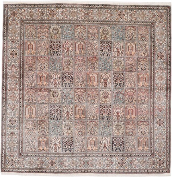 Kashmir Oriental Rug 245 × 245 cm, Silk, hand-knotted Kashmir Oriental Rug 245 × 245 cm, Silk, hand-knotted