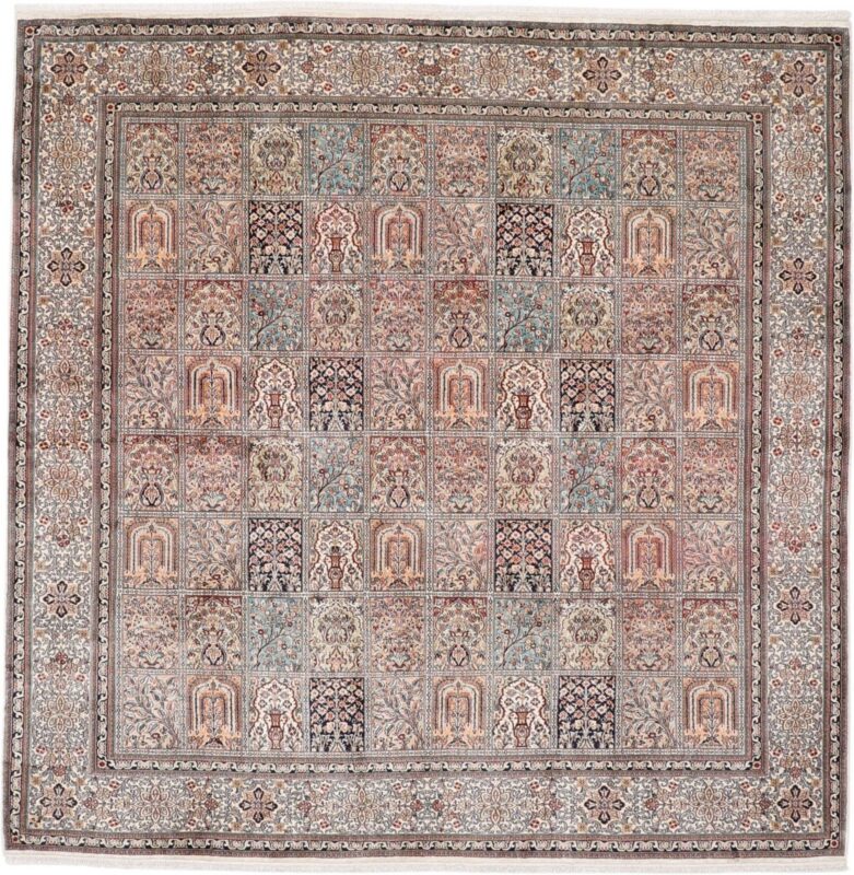 Kashmir Oriental Rug 245 × 245 cm, Silk, hand-knotted Kashmir Oriental Rug 245 × 245 cm, Silk, hand-knotted