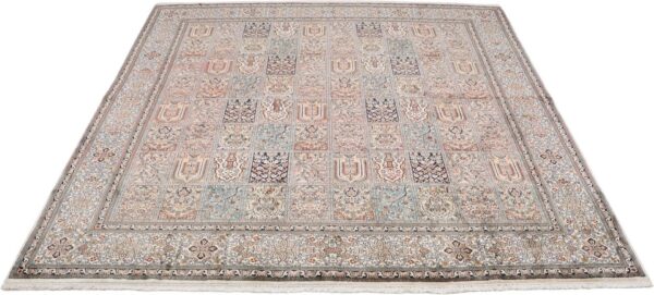 Kashmir Oriental Rug 245 × 245 cm, Silk, hand-knotted — view 2 Kashmir Oriental Rug 245 × 245 cm, Silk, hand-knotted — view 2