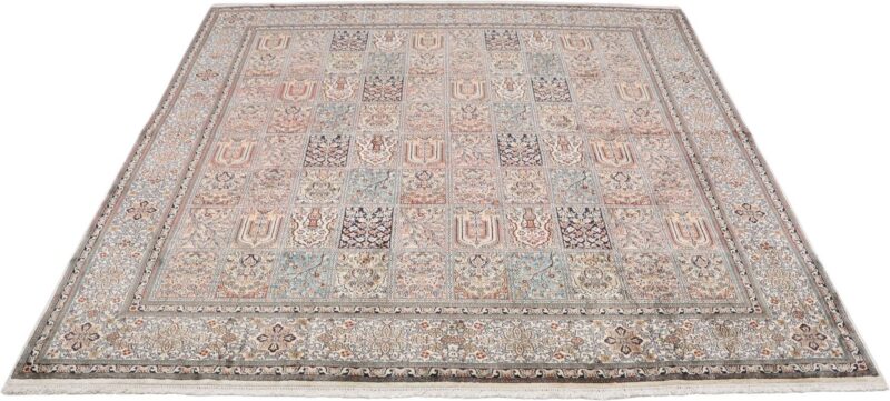 Kashmir Oriental Rug 245 × 245 cm, Silk, hand-knotted — view 2 Kashmir Oriental Rug 245 × 245 cm, Silk, hand-knotted — view 2