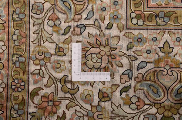 Kashmir Oriental Rug 245 × 307 cm, Silk, hand-knotted — view 3