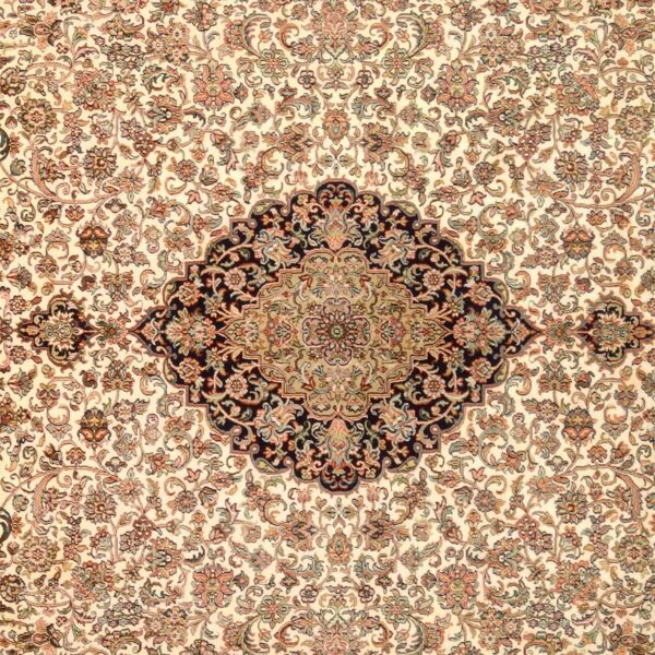 Kashmir Oriental Rug 245 × 335 cm, Silk, hand-knotted, Persian — view 4 Kashmir Oriental Rug 245 × 335 cm, Silk, hand-knotted, Persian — view 4