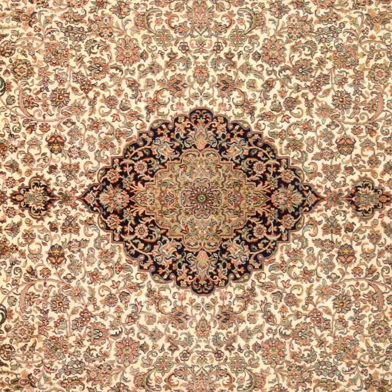 Kashmir Oriental Rug 245 × 335 cm, Silk, hand-knotted, Persian — view 4 Kashmir Oriental Rug 245 × 335 cm, Silk, hand-knotted, Persian — view 4