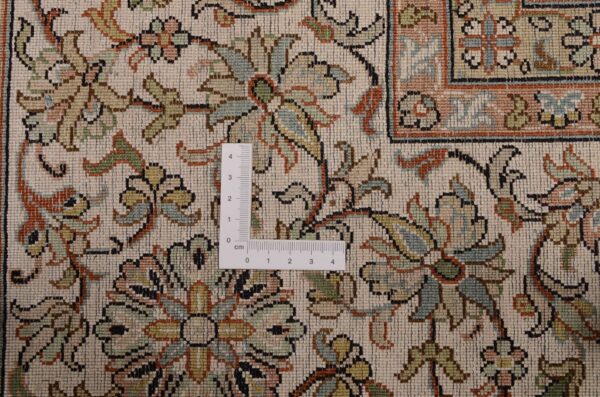 Kashmir Oriental Rug 245 × 336 cm, Silk, hand-knotted — view 3