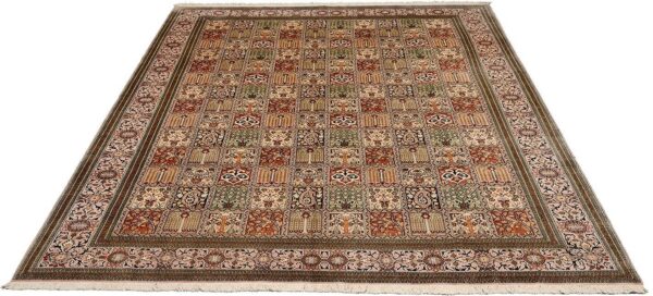 Kashmir Oriental Rug 246 × 333 cm, Silk, hand-knotted — view 2 Kashmir Oriental Rug 246 × 333 cm, Silk, hand-knotted — view 2