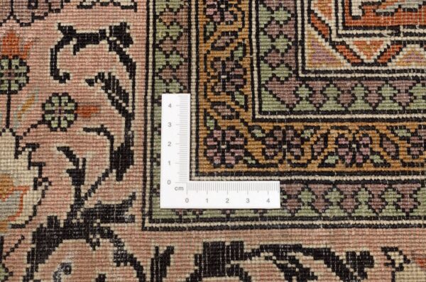 Kashmir Oriental Rug 246 × 333 cm, Silk, hand-knotted — view 3 Kashmir Oriental Rug 246 × 333 cm, Silk, hand-knotted — view 3