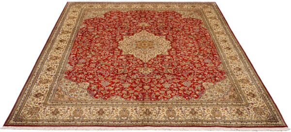 Kashmir Oriental Rug 247 × 311 cm, Silk, hand-knotted — view 2 Kashmir Oriental Rug 247 × 311 cm, Silk, hand-knotted — view 2