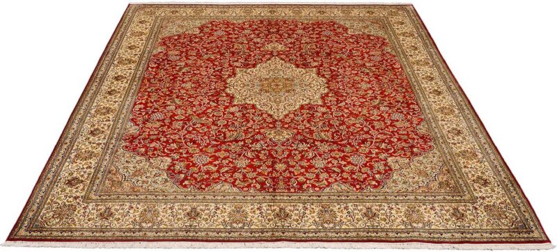 Kashmir Oriental Rug 247 × 311 cm, Silk, hand-knotted — view 2 Kashmir Oriental Rug 247 × 311 cm, Silk, hand-knotted — view 2