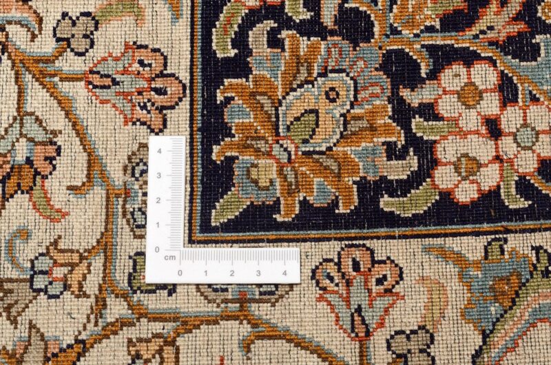 Kashmir Oriental Rug 248 × 328 cm, Silk, hand-knotted — view 3
