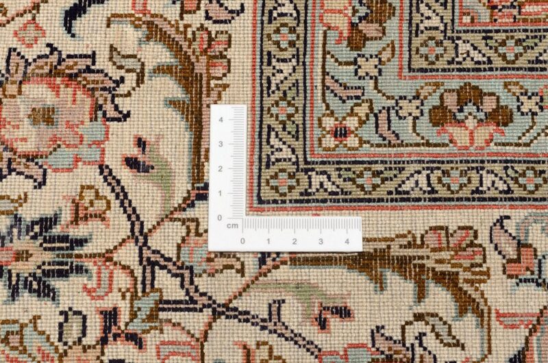 Kashmir Oriental Rug 248 × 350 cm, Silk, hand-knotted, pastel — view 3 Kashmir Oriental Rug 248 × 350 cm, Silk, hand-knotted, pastel — view 3