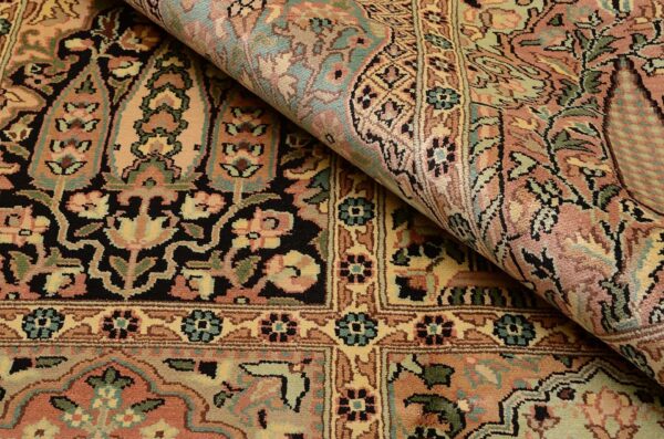 Kashmir Oriental Rug 272 × 369 cm, Silk, hand-knotted — view 4 Kashmir Oriental Rug 272 × 369 cm, Silk, hand-knotted — view 4
