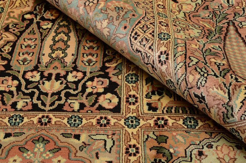 Kashmir Oriental Rug 272 × 369 cm, Silk, hand-knotted — view 4 Kashmir Oriental Rug 272 × 369 cm, Silk, hand-knotted — view 4