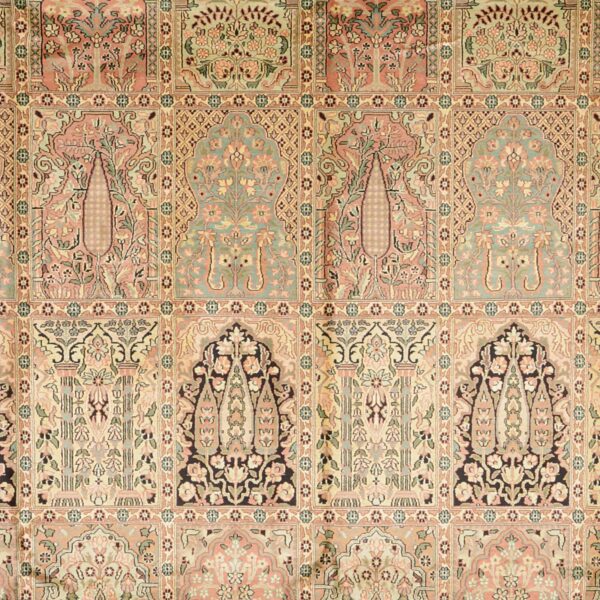 Kashmir Oriental Rug 272 × 369 cm, Silk, hand-knotted — view 5 Kashmir Oriental Rug 272 × 369 cm, Silk, hand-knotted — view 5