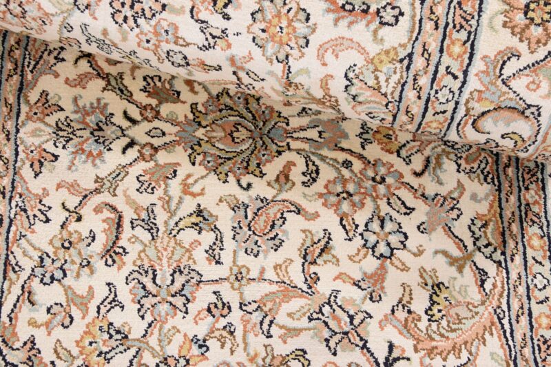 Kashmir Oriental Rug 70 × 434 cm, Silk, hand-knotted — view 4