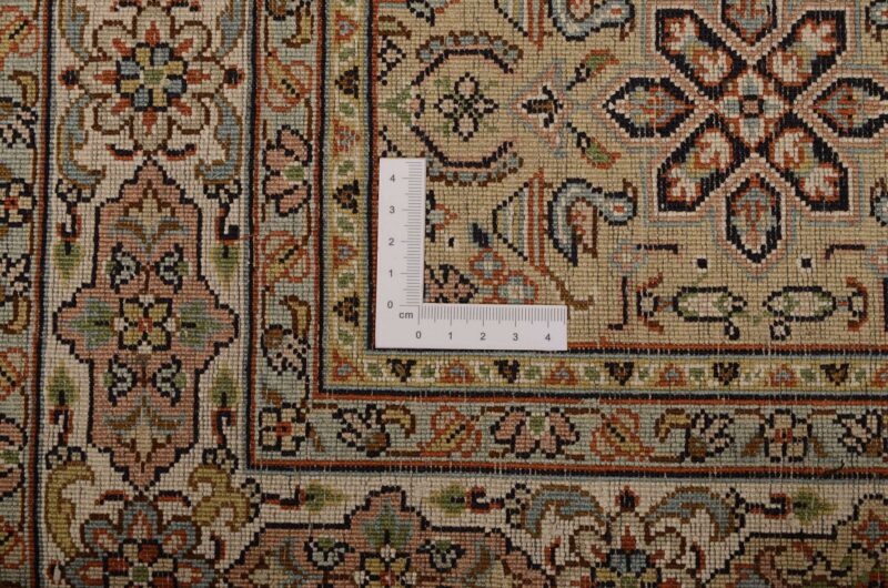 Kashmir Oriental Rug 82 × 310 cm, Silk, hand-knotted — view 3