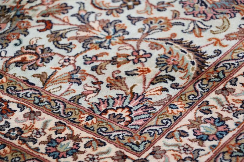 Kashmir Oriental Rug 83 × 303 cm, Silk, hand-knotted — view 5 Kashmir Oriental Rug 83 × 303 cm, Silk, hand-knotted — view 5