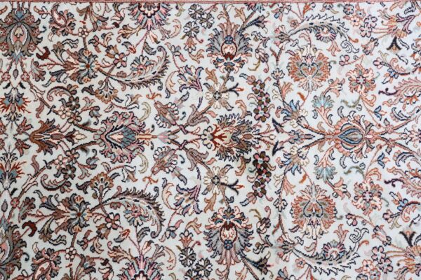 Kashmir Oriental Rug 83 × 303 cm, Silk, hand-knotted — view 9 Kashmir Oriental Rug 83 × 303 cm, Silk, hand-knotted — view 9