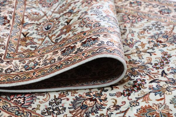 Kashmir Oriental Rug 83 × 303 cm, Silk, hand-knotted — view 10 Kashmir Oriental Rug 83 × 303 cm, Silk, hand-knotted — view 10