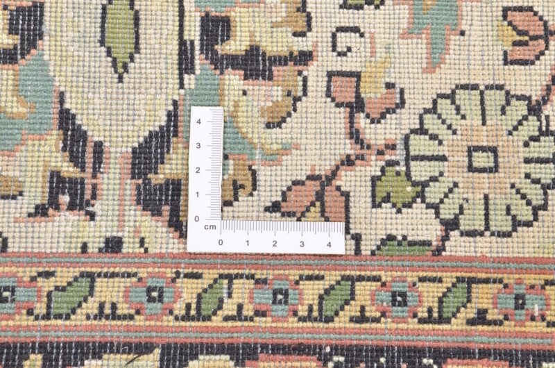 Kashmir Oriental Rug 96 × 295 cm, Silk, hand-knotted — view 4 Kashmir Oriental Rug 96 × 295 cm, Silk, hand-knotted — view 4