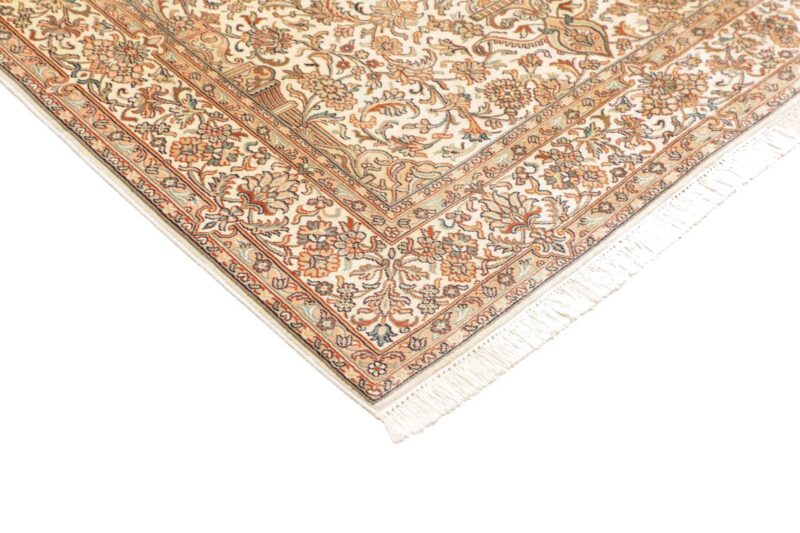 Kashmir Oriental Rug 127 × 185 cm, Silk, hand-knotted — view 5