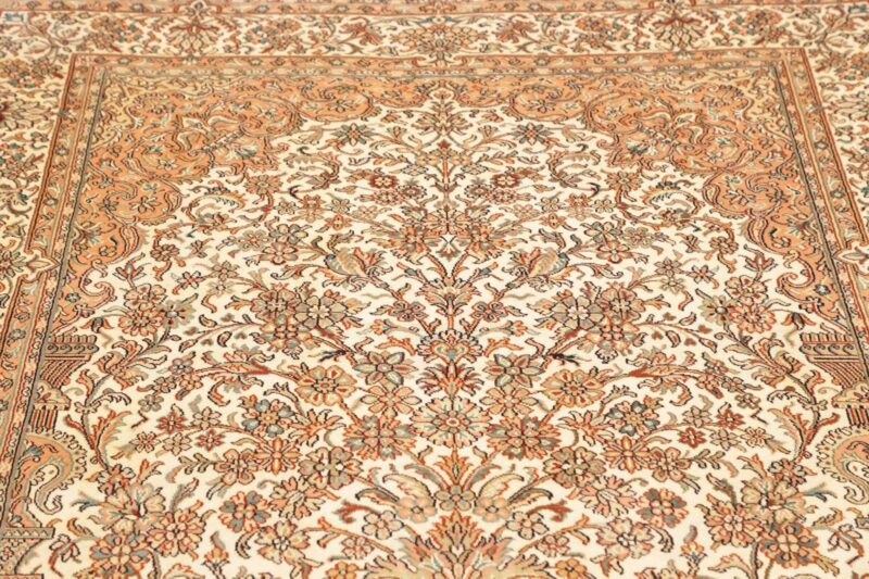Kashmir Oriental Rug 127 × 185 cm, Silk, hand-knotted — view 8