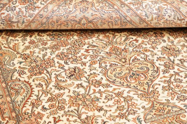 Kashmir Oriental Rug 127 × 185 cm, Silk, hand-knotted — view 10