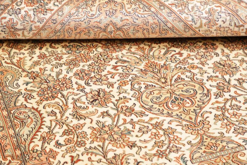 Kashmir Oriental Rug 127 × 185 cm, Silk, hand-knotted — view 10