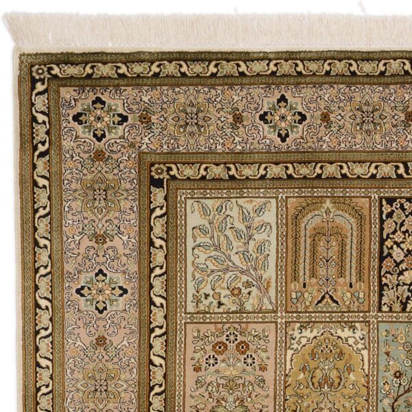 Kashmir Oriental Rug 148 × 222 cm, Silk, hand-knotted — view 6 Kashmir Oriental Rug 148 × 222 cm, Silk, hand-knotted — view 6