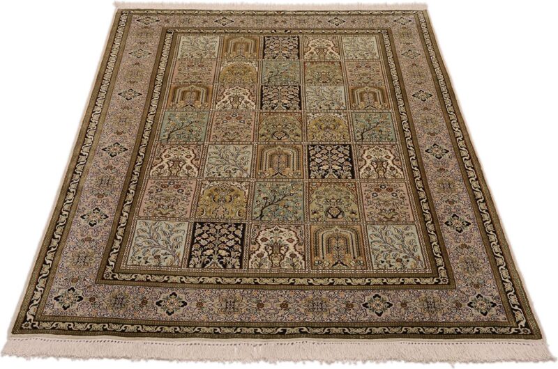 Kashmir Oriental Rug 148 × 222 cm, Silk, hand-knotted — view 2 Kashmir Oriental Rug 148 × 222 cm, Silk, hand-knotted — view 2