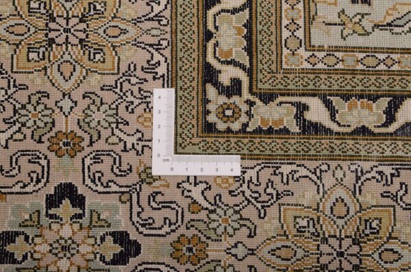 Kashmir Oriental Rug 148 × 222 cm, Silk, hand-knotted — view 3 Kashmir Oriental Rug 148 × 222 cm, Silk, hand-knotted — view 3