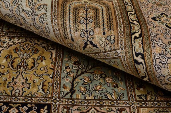 Kashmir Oriental Rug 148 × 222 cm, Silk, hand-knotted — view 4 Kashmir Oriental Rug 148 × 222 cm, Silk, hand-knotted — view 4