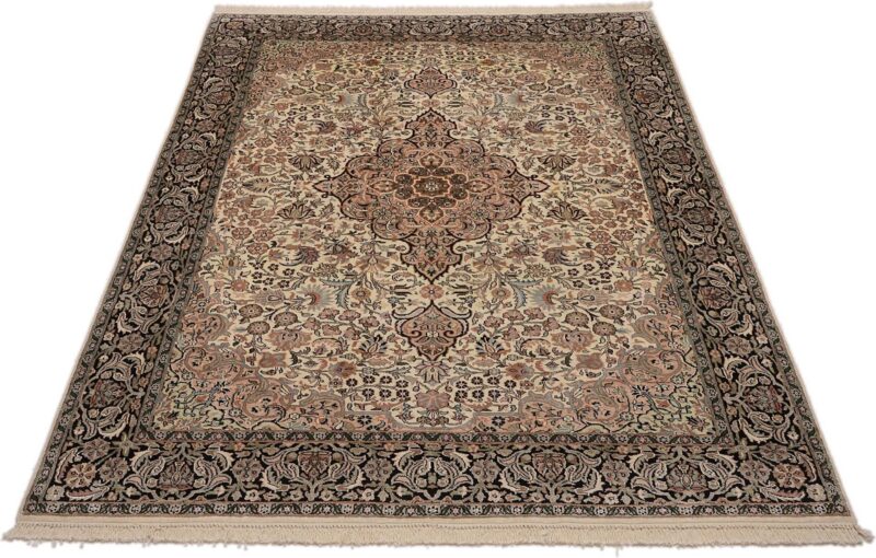 Kashmir Oriental Rug 188 × 264 cm, Silk, hand-knotted — view 2 Kashmir Oriental Rug 188 × 264 cm, Silk, hand-knotted — view 2