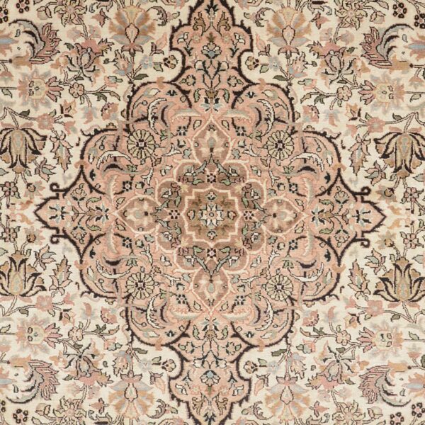 Kashmir Oriental Rug 188 × 264 cm, Silk, hand-knotted — view 5 Kashmir Oriental Rug 188 × 264 cm, Silk, hand-knotted — view 5