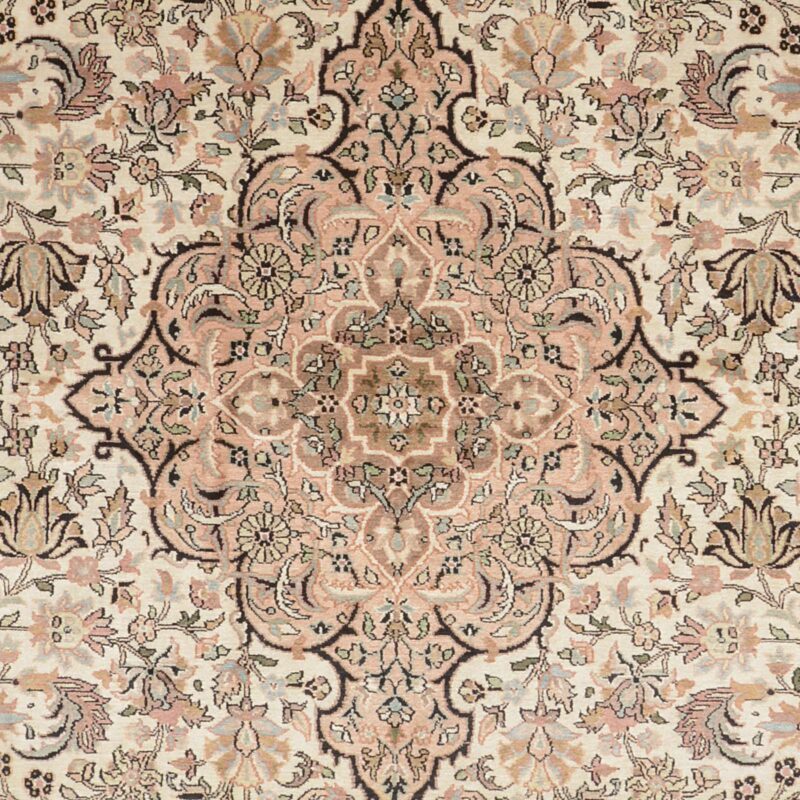 Kashmir Oriental Rug 188 × 264 cm, Silk, hand-knotted — view 5 Kashmir Oriental Rug 188 × 264 cm, Silk, hand-knotted — view 5