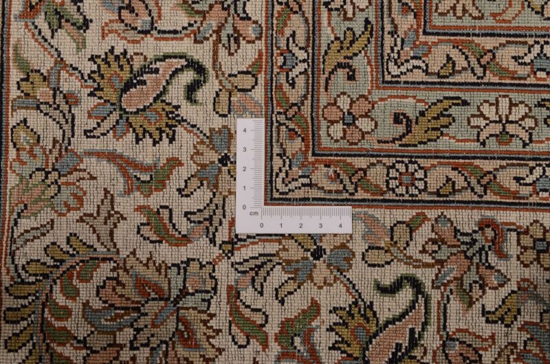 Kashmir Oriental Rug 205 × 298 cm, Silk, hand-knotted — view 3