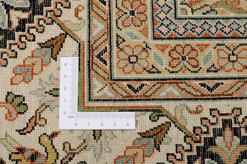 Kashmir Oriental Rug 218 × 319 cm, Silk, hand-knotted — view 3