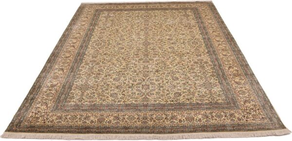 Kashmir Oriental Rug 249 × 337 cm, Silk, hand-knotted — view 2 Kashmir Oriental Rug 249 × 337 cm, Silk, hand-knotted — view 2