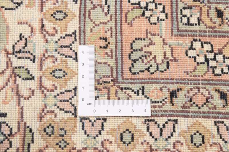 Kashmir Oriental Rug 249 × 337 cm, Silk, hand-knotted — view 3 Kashmir Oriental Rug 249 × 337 cm, Silk, hand-knotted — view 3